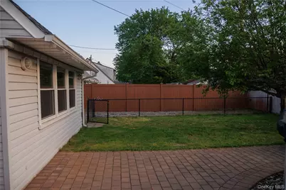 40 Tanager, Levittown, NY 11756 - Photo 11