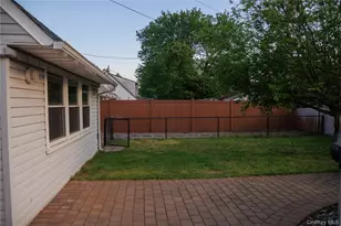 40 Tanager, Levittown, NY 11756 - Photo 11