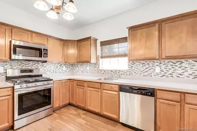 2 Lincoln Avenue, Islip Terrace, NY 11752 - Photo 7