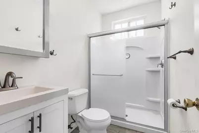 2 Lincoln Avenue, Islip Terrace, NY 11752 - Photo 11