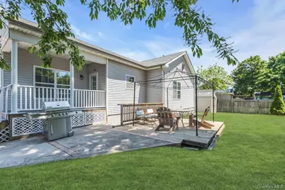 2 Lincoln Avenue, Islip Terrace, NY 11752 - Photo 23