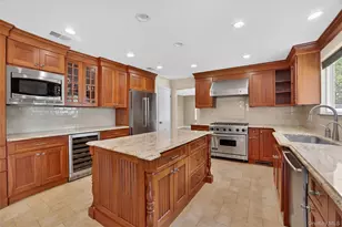 3 Leir Ct, White Plains, NY 10605 - Photo 11