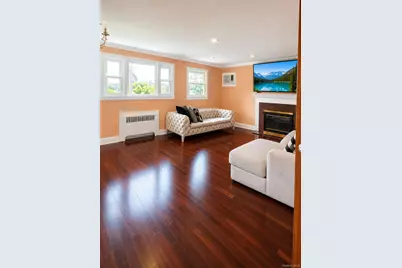180 Sutton Manor Road, New Rochelle, NY 10801 - Photo 5