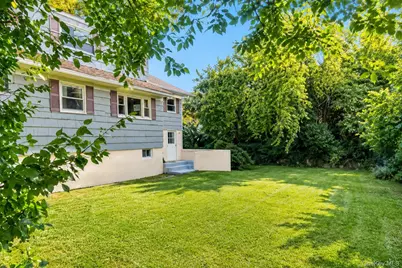 180 Sutton Manor Road, New Rochelle, NY 10801 - Photo 9