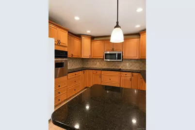 180 Sutton Manor Road, New Rochelle, NY 10801 - Photo 3