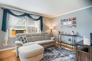 1 Edwards St, Roslyn Heights, NY 11577 - Photo 3