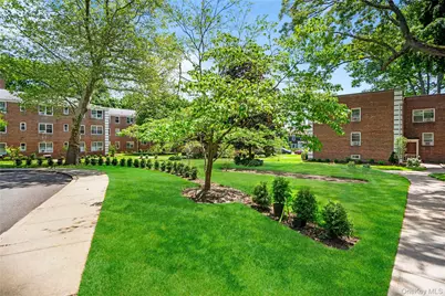1 Edwards Street #2D, Roslyn Heights, NY 11577 - Photo 3