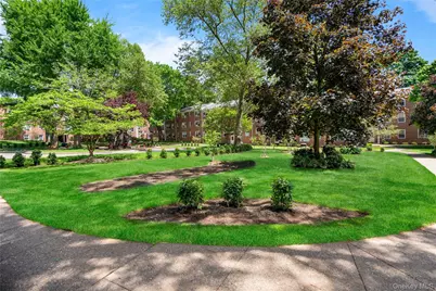 1 Edwards Street #2D, Roslyn Heights, NY 11577 - Photo 11