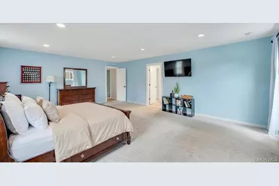 20 Canterbury Court, Oakdale, NY 11769 - Photo 13