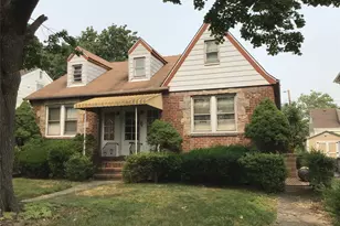 25 Collins Ave, Williston Park, NY 11596 - Photo 3