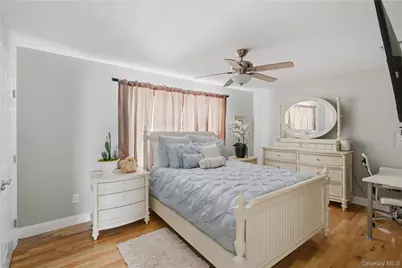 27 Davison Place, Rockville Centre, NY 11570 - Photo 23