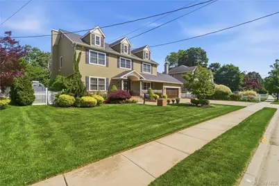 27 Davison Place, Rockville Centre, NY 11570 - Photo 5