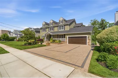 27 Davison Place, Rockville Centre, NY 11570 - Photo 3