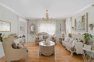27 Davison Pl, Rockville Centre, NY 11570 - Photo 15