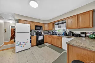 27-28 Williamsburg Dr, Newburgh, NY 12550 - Photo 15