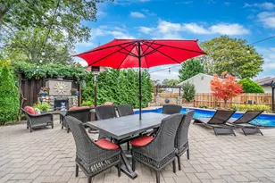 262 W 9th St, Deer Park, NY 11729 - Photo 7