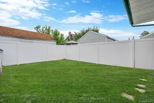 10 Gordon Ave, Westbury, NY 11590 - Photo 27