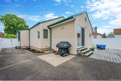 10 Gordon Avenue, Westbury, NY 11590 - Photo 23
