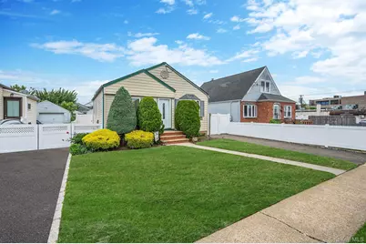 10 Gordon Avenue, Westbury, NY 11590 - Photo 31