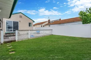 10 Gordon Ave, Westbury, NY 11590 - Photo 29