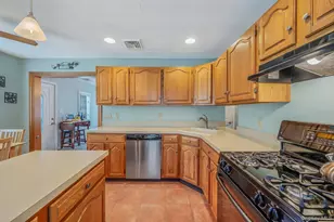 10 Gordon Ave, Westbury, NY 11590 - Photo 7