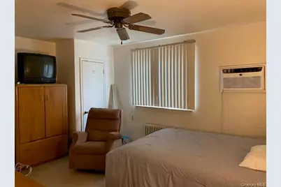 254-25 75th Avenue #2nd fl, Glen Oaks, NY 11004 - Photo 9