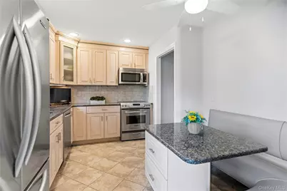 32 Elderberry Lane E, Valley Stream, NY 11581 - Photo 13
