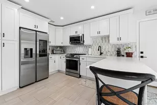 89 Woodlawn Ave, East Moriches, NY 11940 - Photo 7