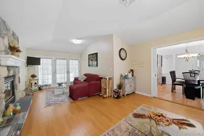 37 Coe Place, Huntington Station, NY 11746 - Photo 11