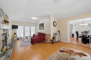37 Coe Pl, Huntington Station, NY 11746 - Photo 11