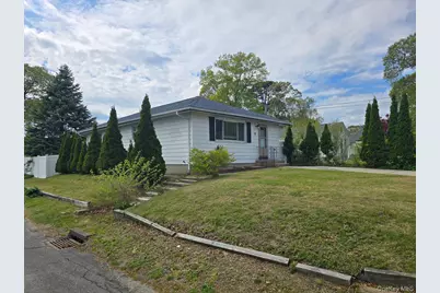 90 Blue Point Road, Selden, NY 11784 - Photo 15