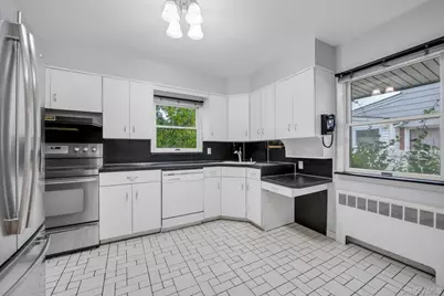 46 Patton Boulevard, New Hyde Park, NY 11040 - Photo 5