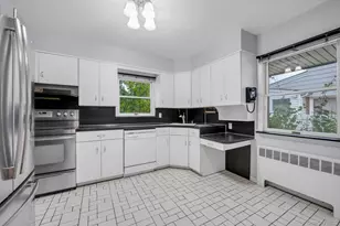 46 Patton Blvd, New Hyde Park, NY 11040 - Photo 5
