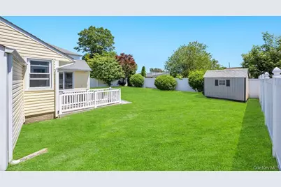 83 E End Avenue, Hicksville, NY 11801 - Photo 27