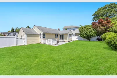 83 E End Avenue, Hicksville, NY 11801 - Photo 31