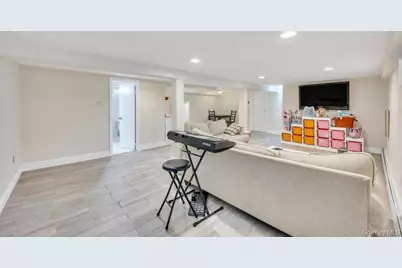 83 E End Avenue, Hicksville, NY 11801 - Photo 25