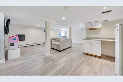 83 E End Avenue, Hicksville, NY 11801 - Photo 21