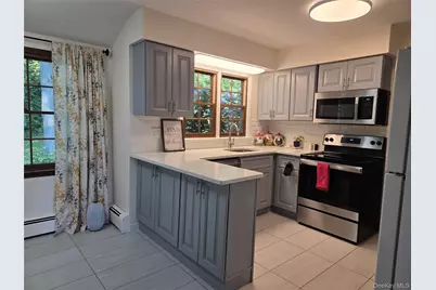 13 Linda Lane E, Riverhead, NY 11901 - Photo 7