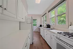 11 Maplemoor Ln, White Plains, NY 10605 - Photo 13