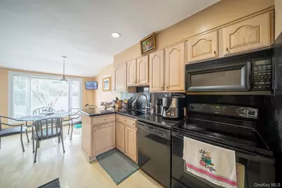 15 Jackie Drive, Westbury, NY 11590 - Photo 17