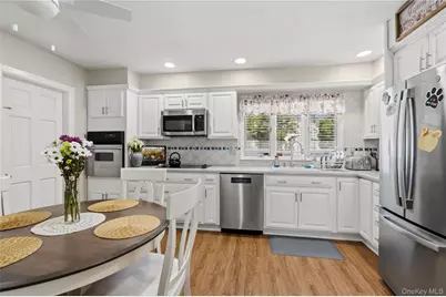 107 Clinton Avenue, Port Jefferson Station, NY 11776 - Photo 9