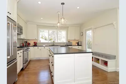 58 E Brookside Drive, Larchmont, NY 10538 - Photo 9
