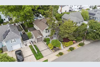 2772 Riverside Avenue, Merrick, NY 11566 - Photo 33