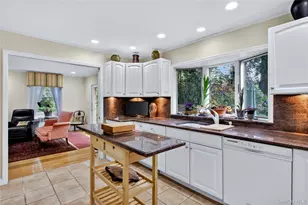 34 Wildwood Ln, East Hills, NY 11577 - Photo 9