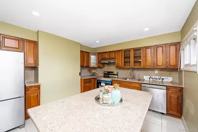 201 Sprucewood Drive, Levittown, NY 11756 - Photo 15
