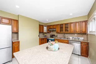 201 Sprucewood Dr, Levittown, NY 11756 - Photo 15