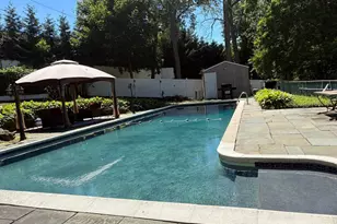 10 Tanyard Ln, Huntington, NY 11743 - Photo 9