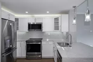 1100 Avalon St, Glen Cove, NY 11542 - Photo 3