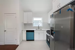 37 Lancaster Pl, Hempstead, NY 11550 - Photo 7