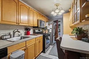 1020 E 213th St, Bronx, NY 10469 - Photo 13